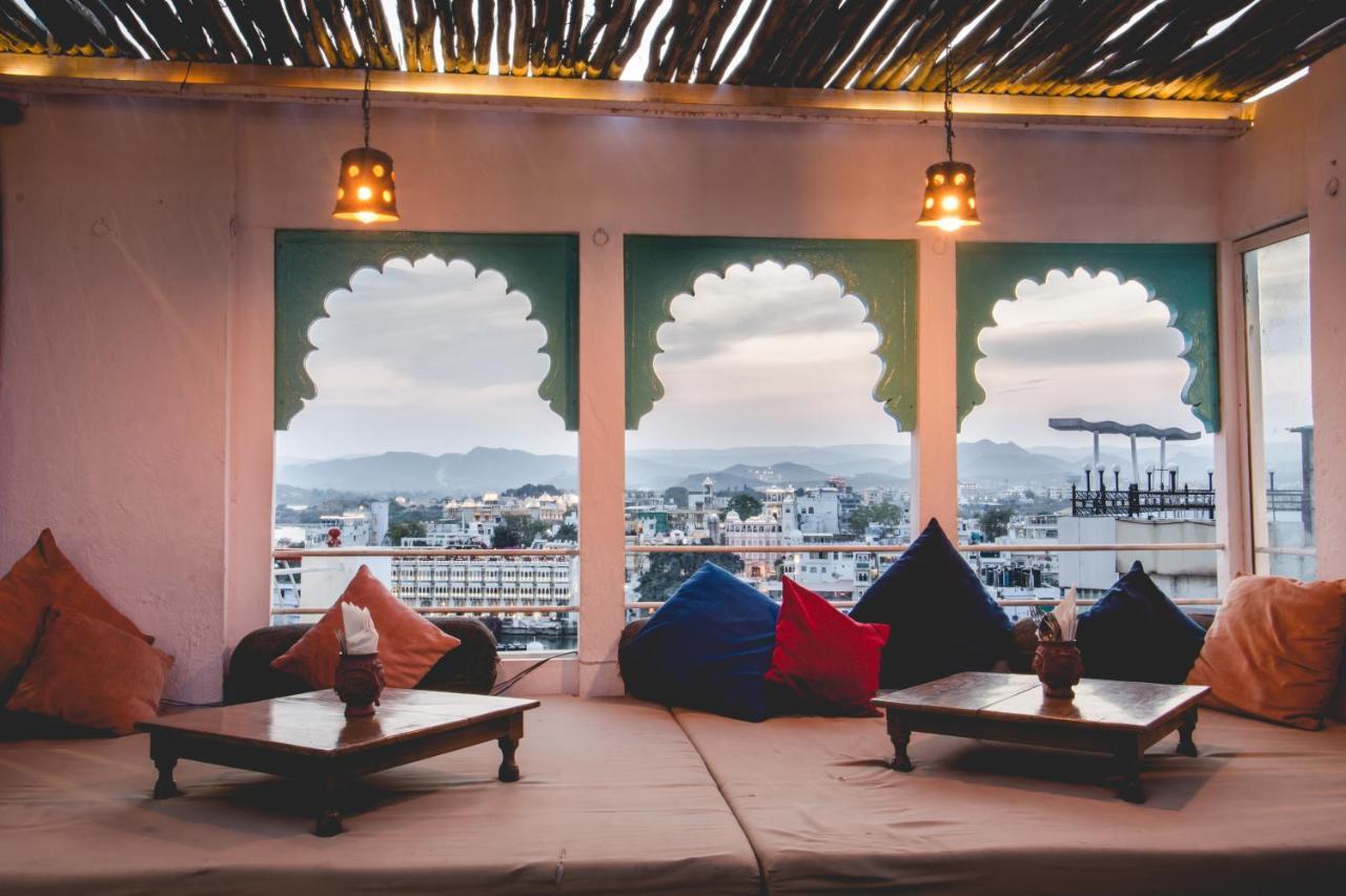 Hotel Udai Niwas By The Lake Udaipur Ngoại thất bức ảnh