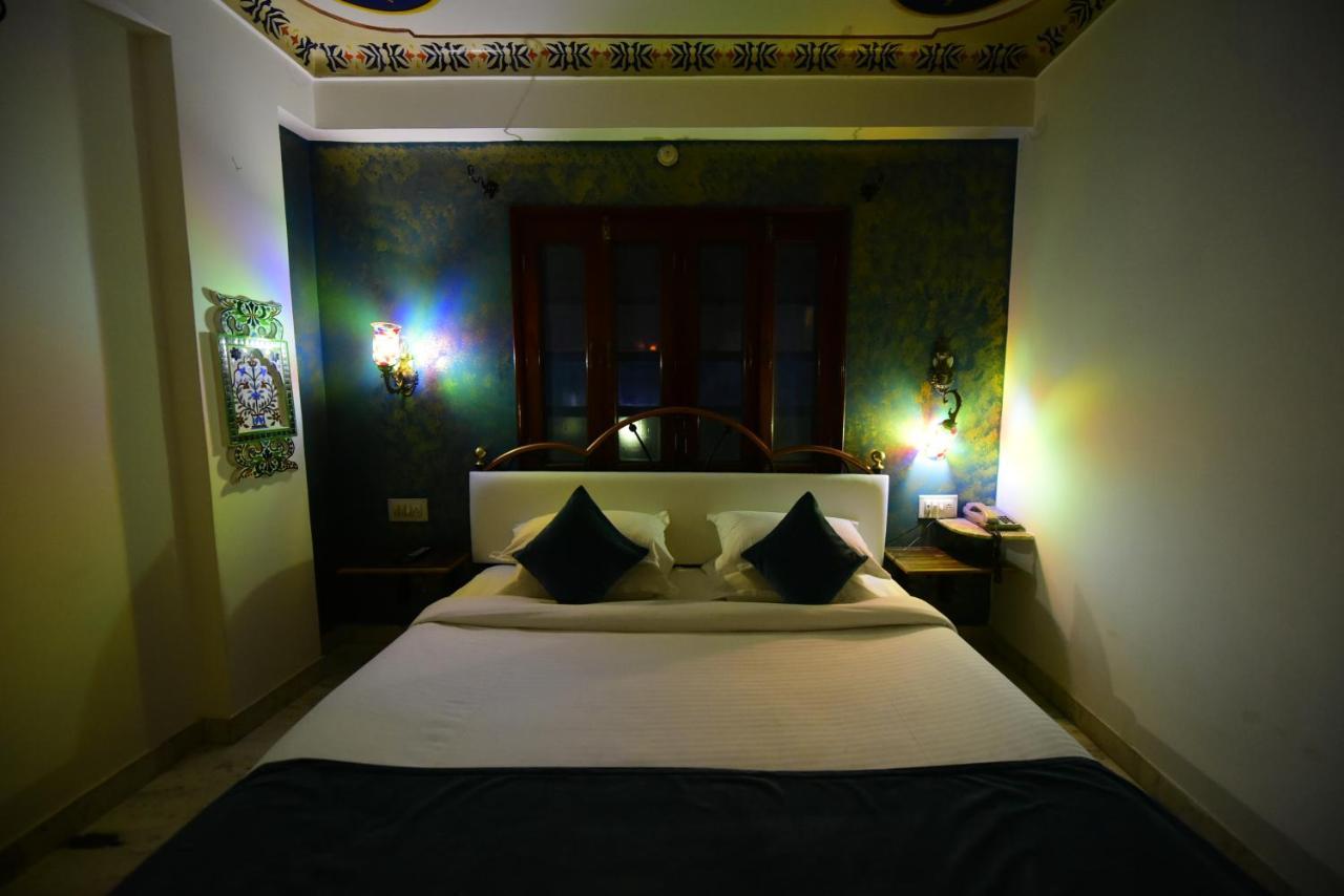 Hotel Udai Niwas By The Lake Udaipur Ngoại thất bức ảnh