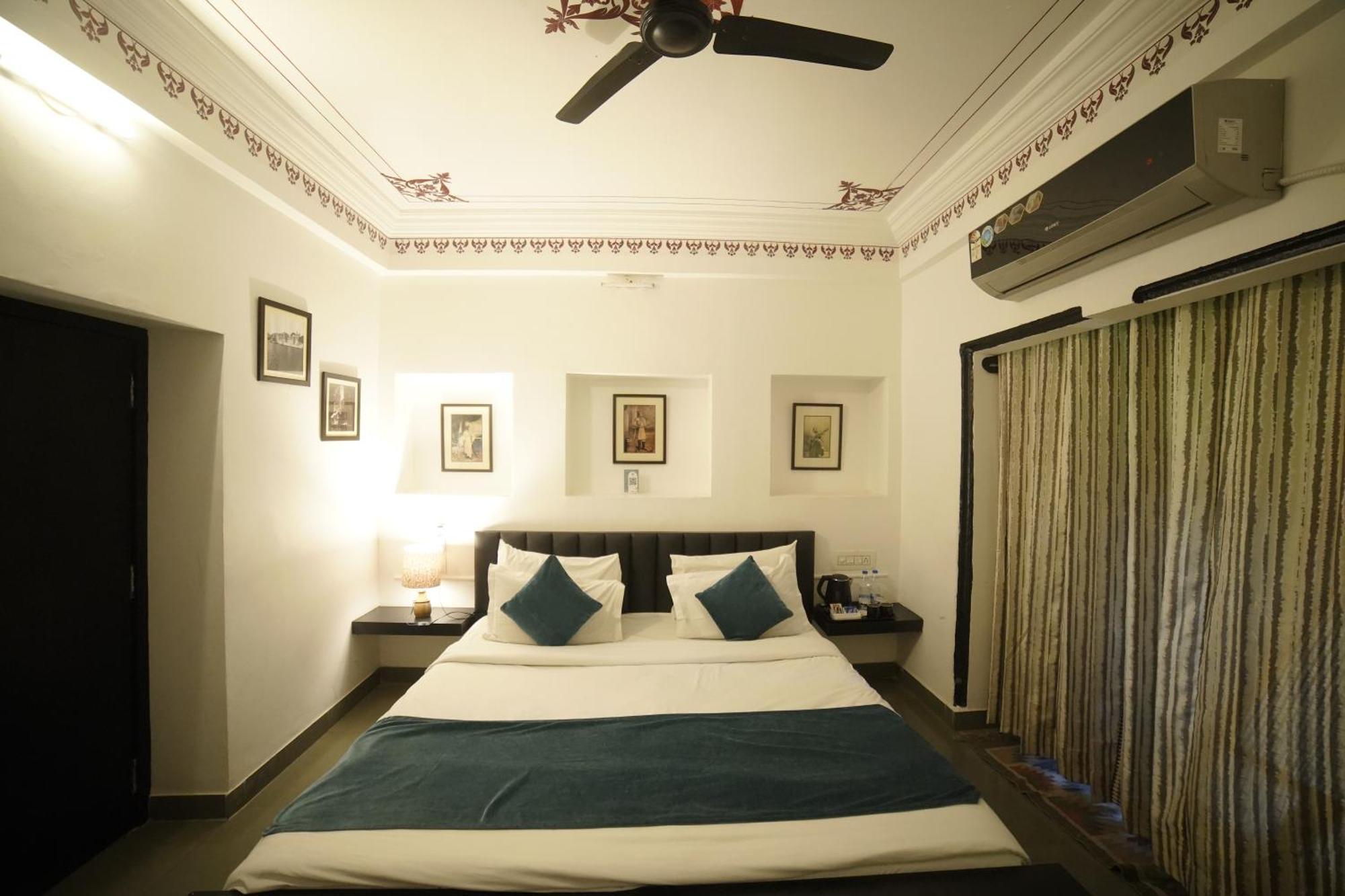 Hotel Udai Niwas By The Lake Udaipur Ngoại thất bức ảnh