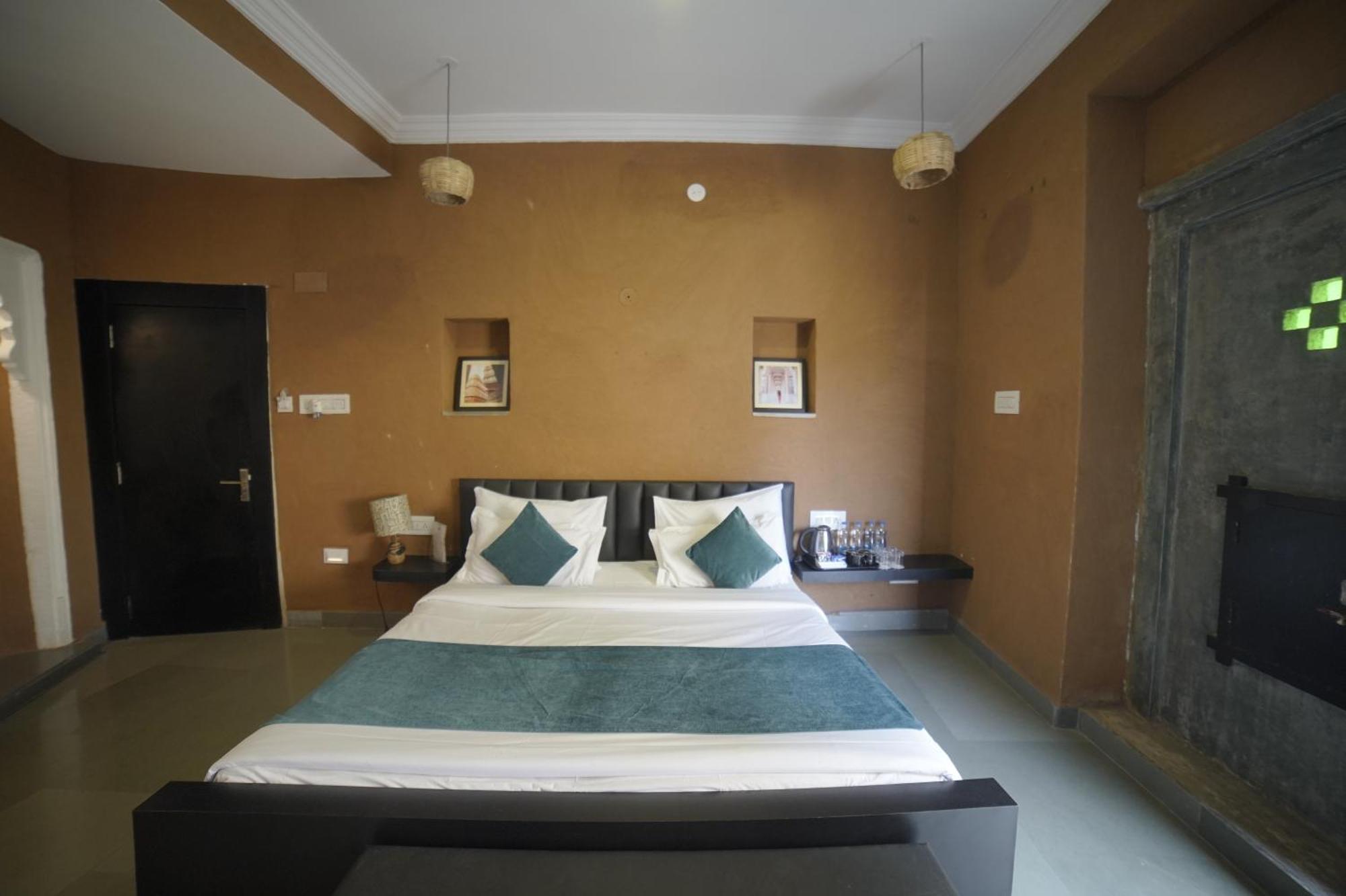 Hotel Udai Niwas By The Lake Udaipur Ngoại thất bức ảnh