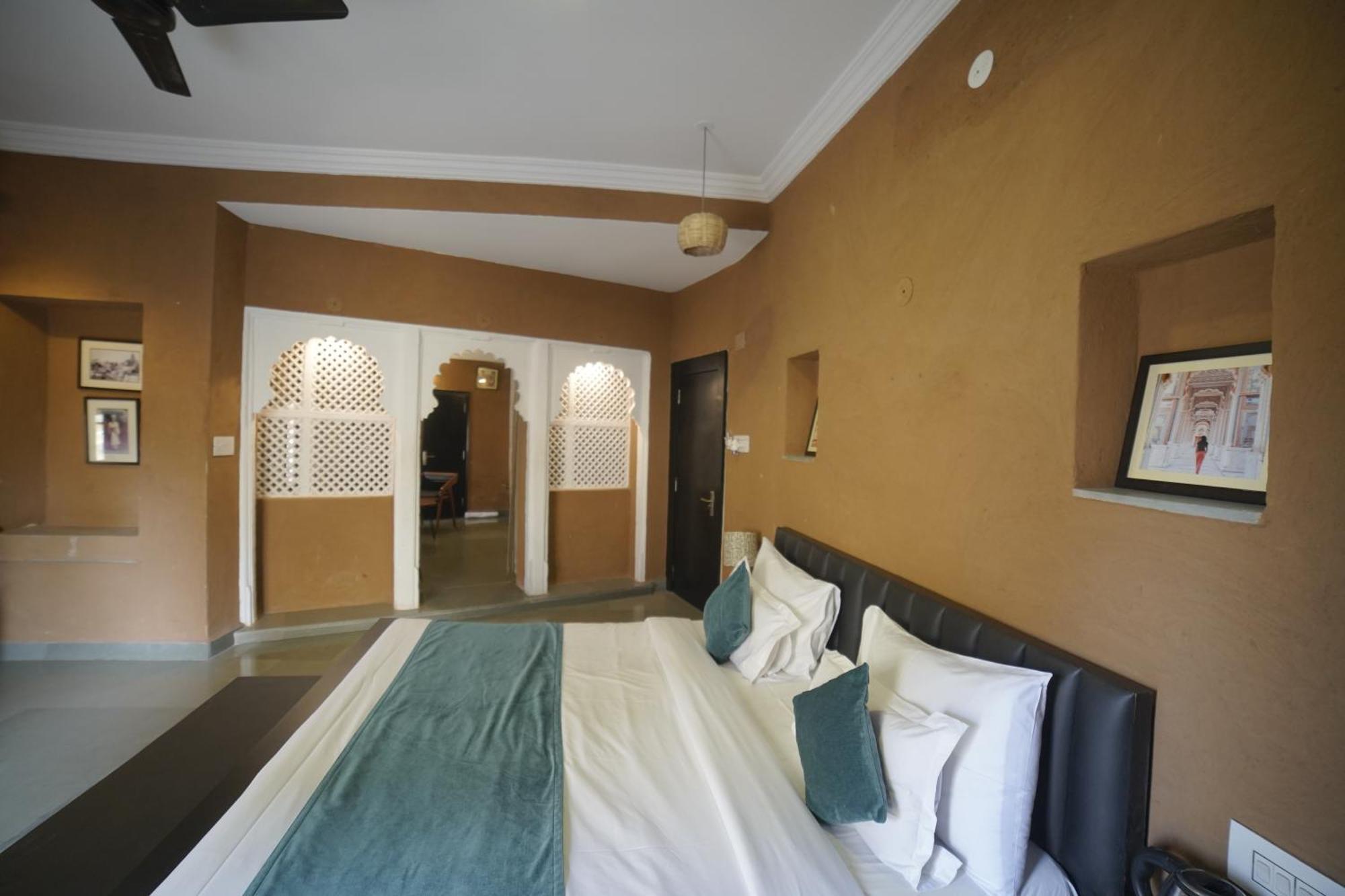 Hotel Udai Niwas By The Lake Udaipur Ngoại thất bức ảnh