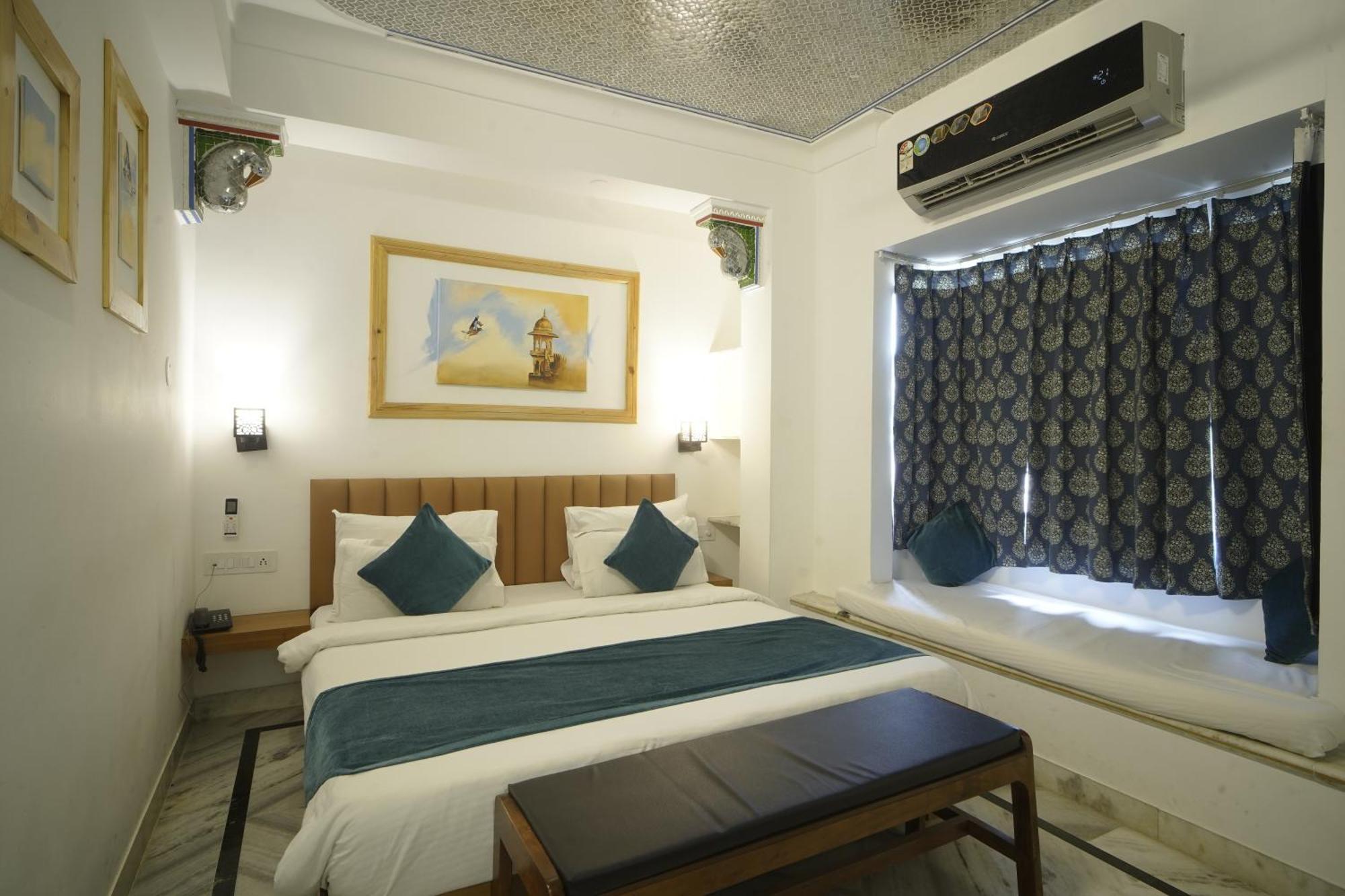 Hotel Udai Niwas By The Lake Udaipur Ngoại thất bức ảnh