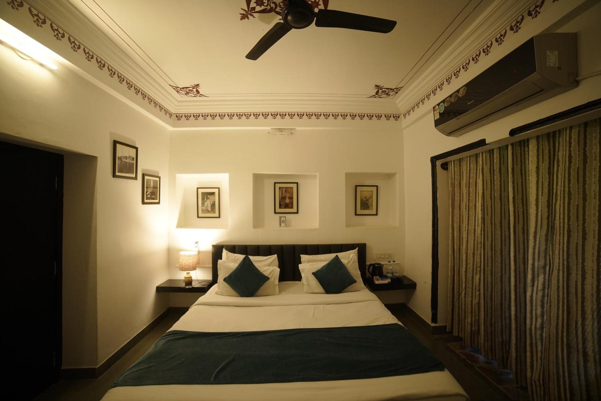 Hotel Udai Niwas By The Lake Udaipur Ngoại thất bức ảnh
