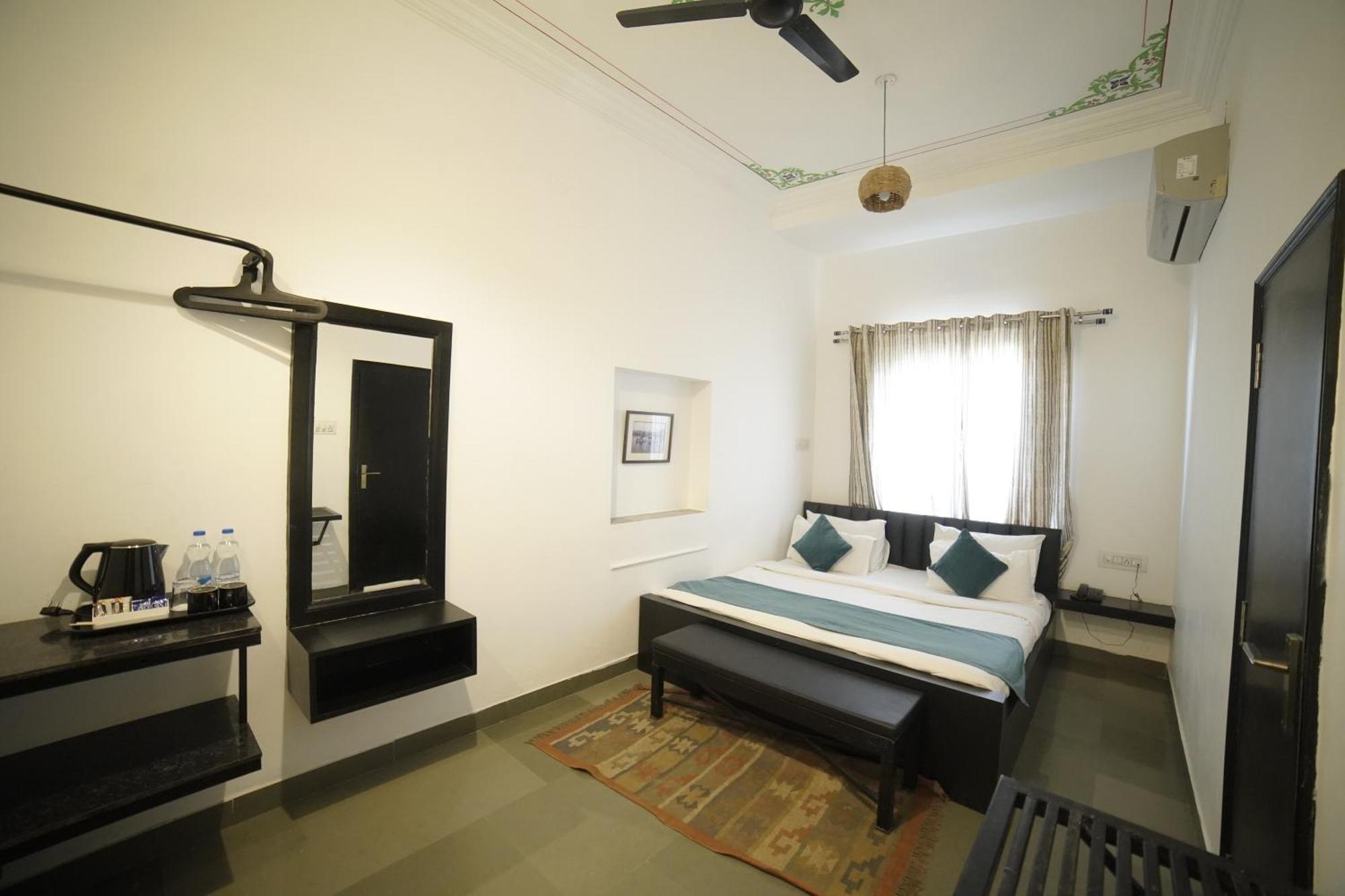 Hotel Udai Niwas By The Lake Udaipur Ngoại thất bức ảnh