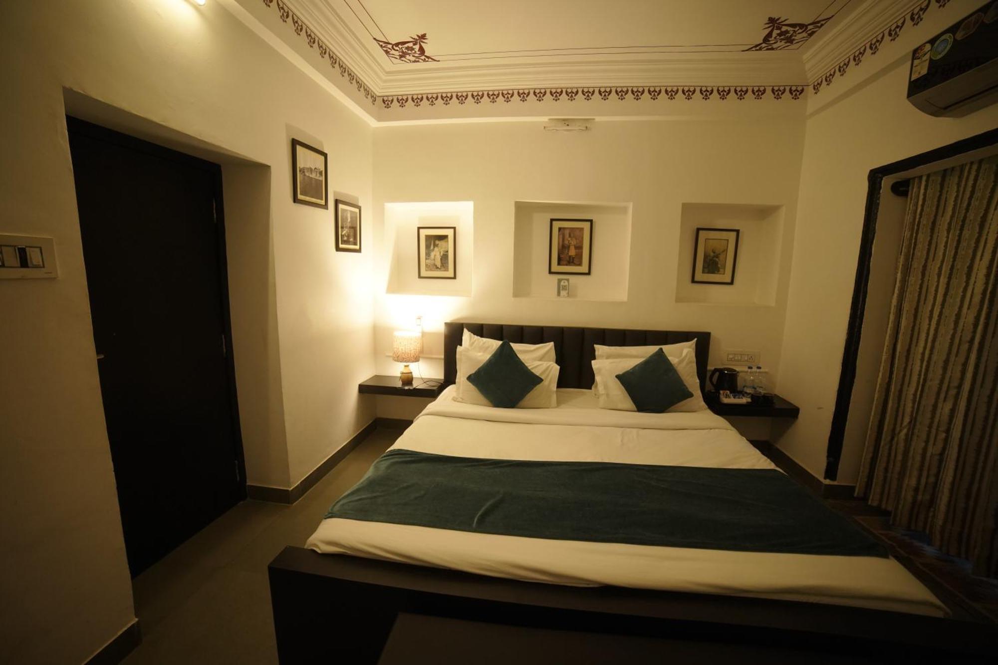 Hotel Udai Niwas By The Lake Udaipur Ngoại thất bức ảnh