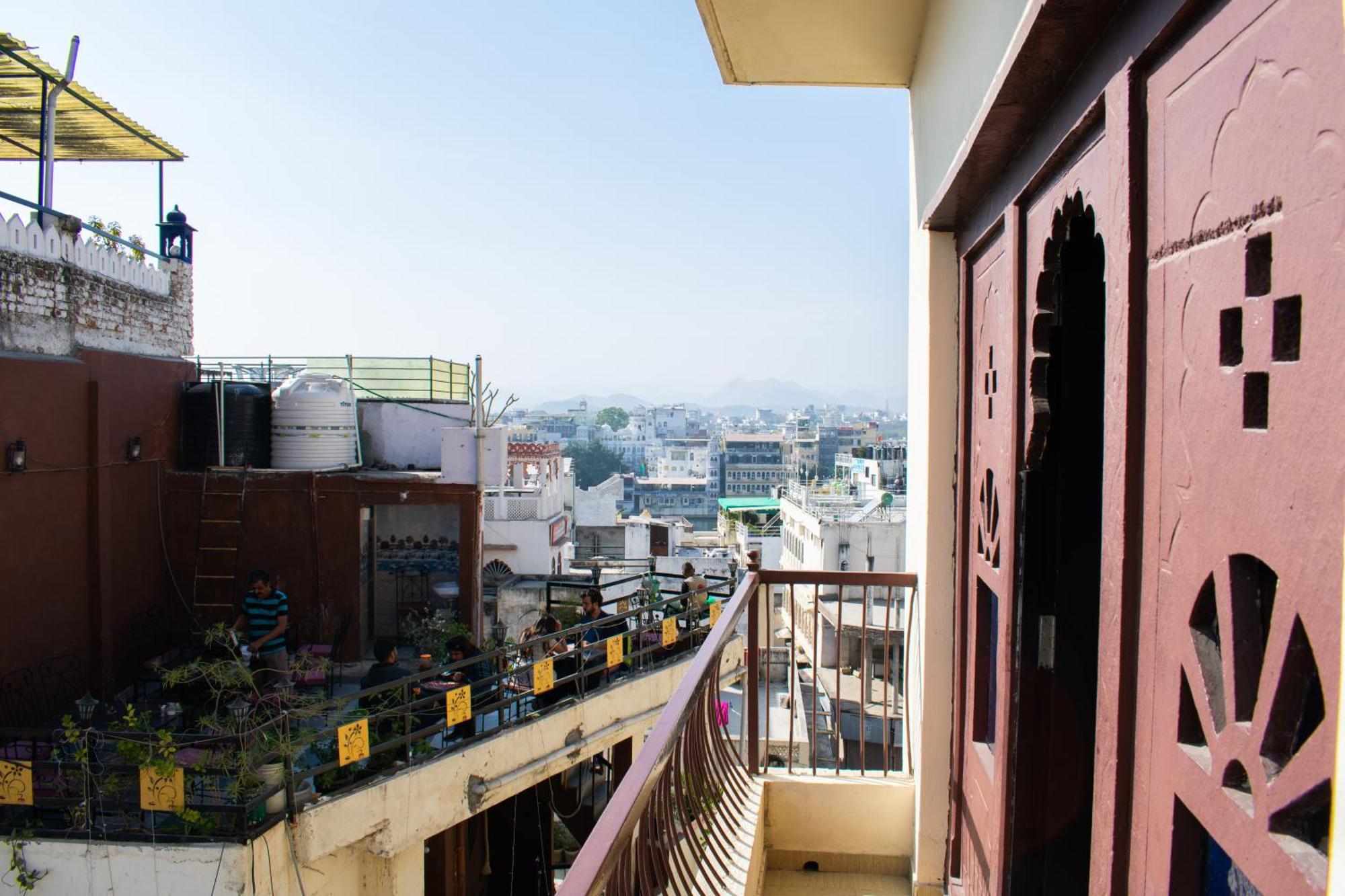 Hotel Udai Niwas By The Lake Udaipur Ngoại thất bức ảnh