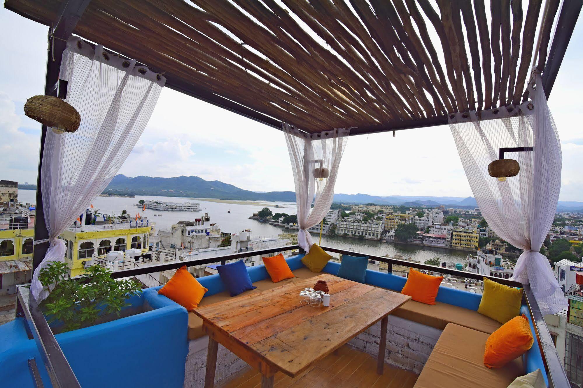 Hotel Udai Niwas By The Lake Udaipur Ngoại thất bức ảnh